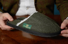 Carica l'immagine nel visualizzatore di Gallery, Haus- und Hüttenschuhe aus Merinoloden