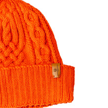 Carica l'immagine nel visualizzatore di Gallery, Mütze aus 100% Merino Signalorange