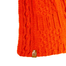 Carica l'immagine nel visualizzatore di Gallery, Schal aus 100% Merino Signalorange