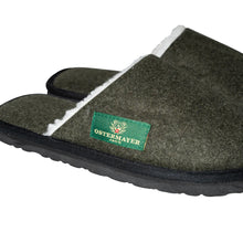 Carica l'immagine nel visualizzatore di Gallery, Haus- und Hüttenschuhe aus Merinoloden