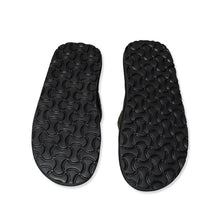 Carica l'immagine nel visualizzatore di Gallery, Haus- und Hüttenschuhe aus Merinoloden