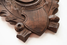 Carica l'immagine nel visualizzatore di Gallery, Piatto trofeo capriolo intagliato a mano tipo 262