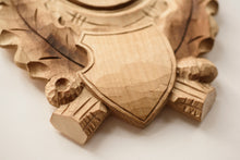 Carica l'immagine nel visualizzatore di Gallery, Piatto trofeo capriolo intagliato a mano tipo 262